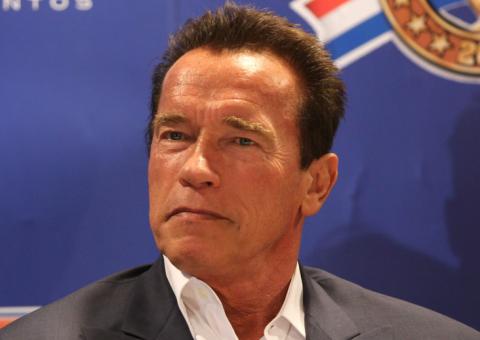 Arnold Schwarzenegger atende à feira de fisiculturismo no Rio, idealizada pelo ator